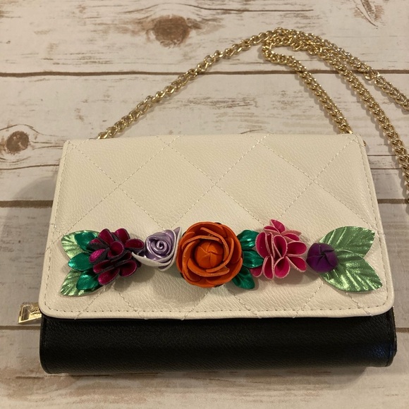 Betsey Johnson Lovely Brunch 3D Flower Faux Leather Wallet On A Chain Crossbody - Picture 2 of 16
